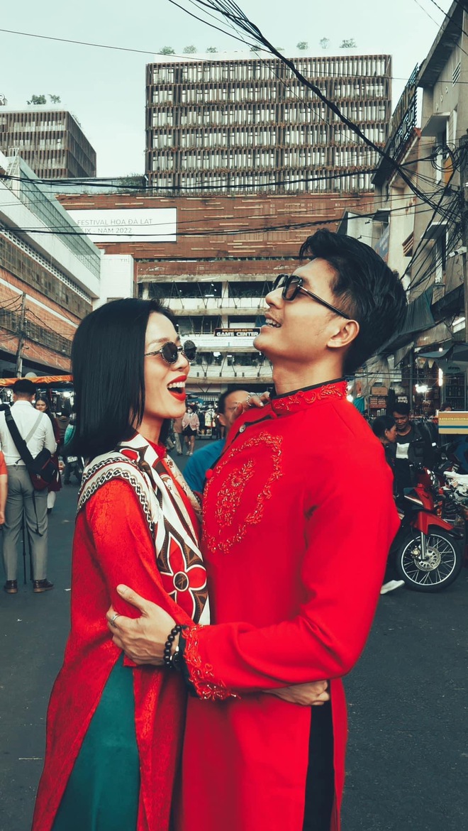 Hình ảnh gần gũi của Lệ Quyên và bạn trai trẻ
