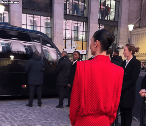 Jennifer Connelly tại show Louis Vuitton