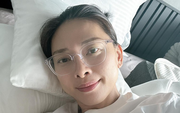Ngô Thanh Vân gương mặt mộc, mái tóc buộc gọn, áo trắng đơn giản