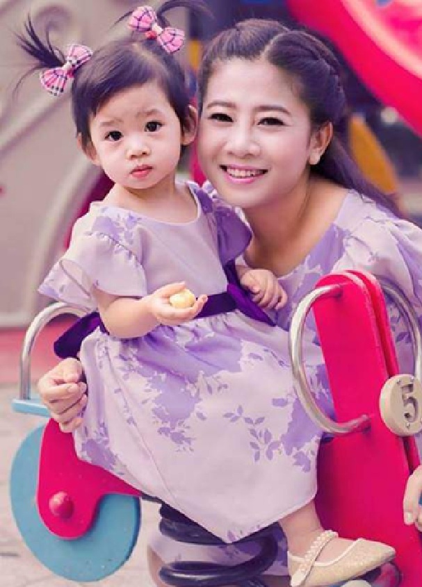 Cố nghệ sĩ Mai Phương và con gái