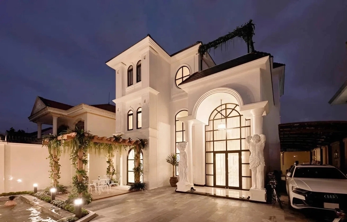 Ngoại thất biệt thự của Lệ Quyên