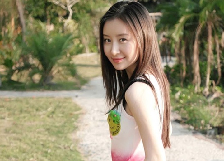 Thư Sướng thời trẻ xinh đẹp