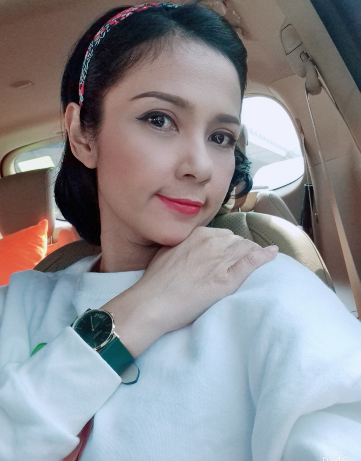 Việt Trinh vẫn giữ được vẻ trẻ trung rạng rỡ