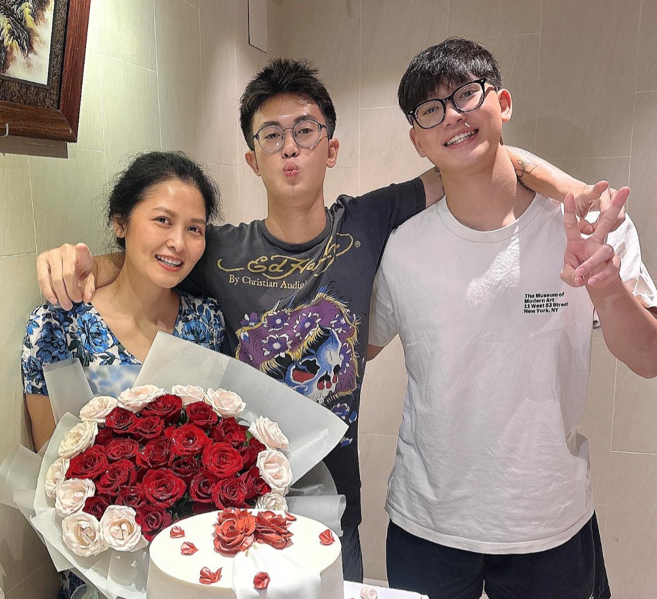 Diễn viên Thúy Hà cùng 2 con trai