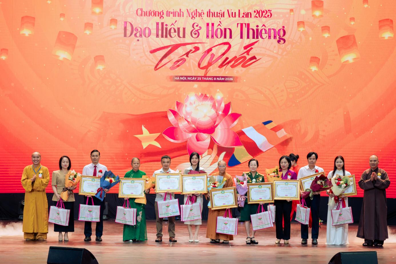 Tấm lòng vàng hỗ trợ chương trình