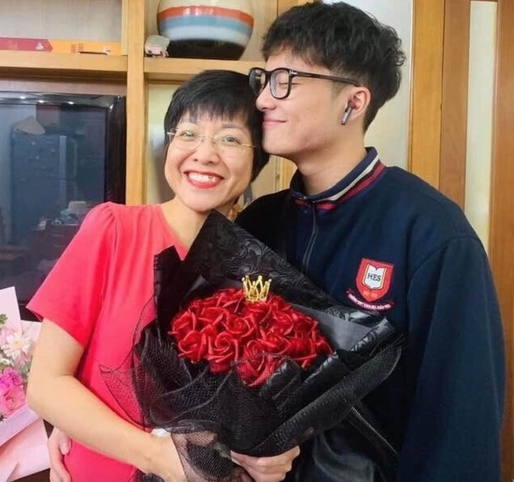 Thảo Vân và con trai