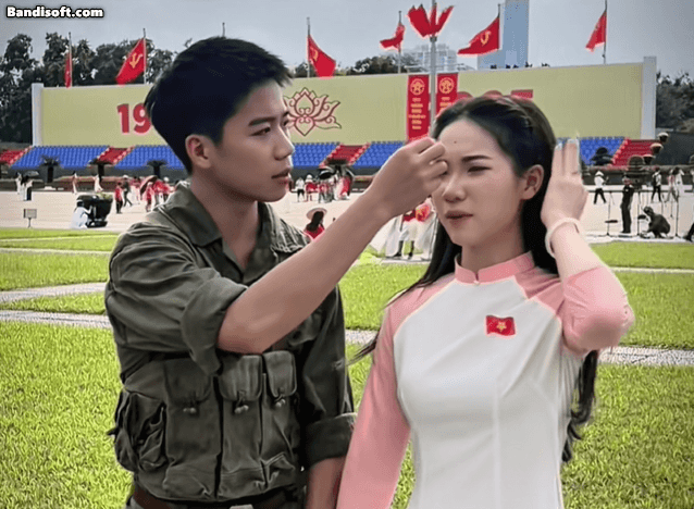 Hai diễn viên tương tác tình cảm ngoài đời