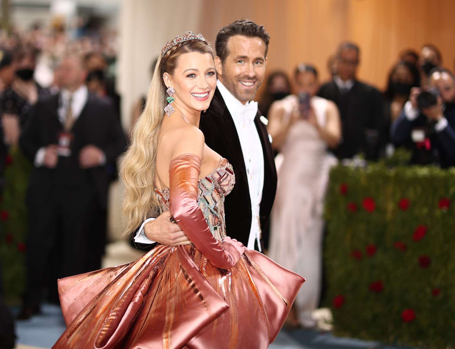 Blake Lively và Ryan Reynolds gây tranh cãi