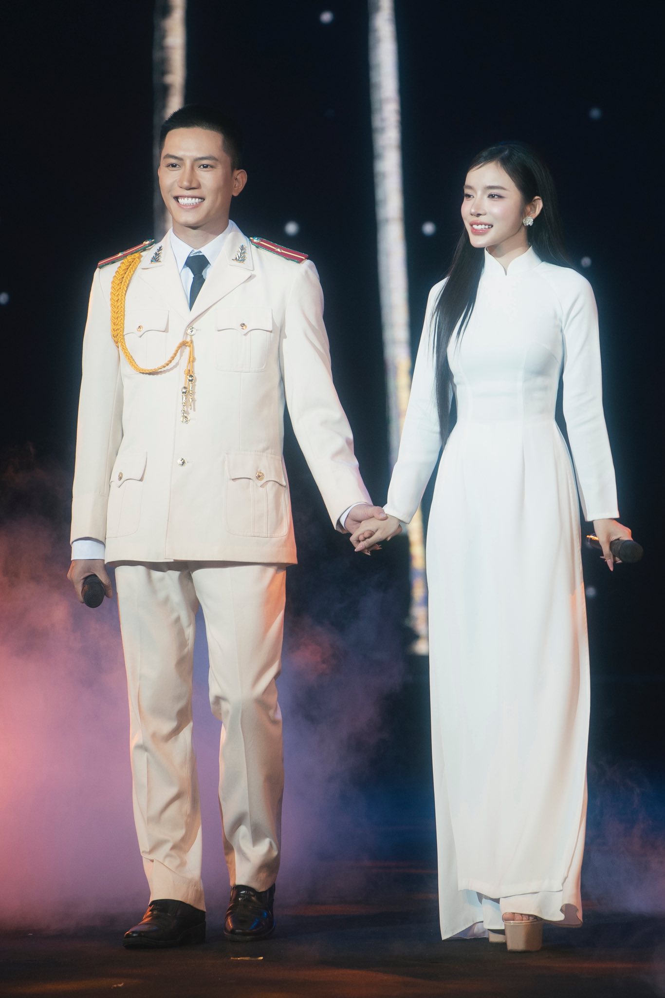 Anh Tú diễn đôi với LyLy
