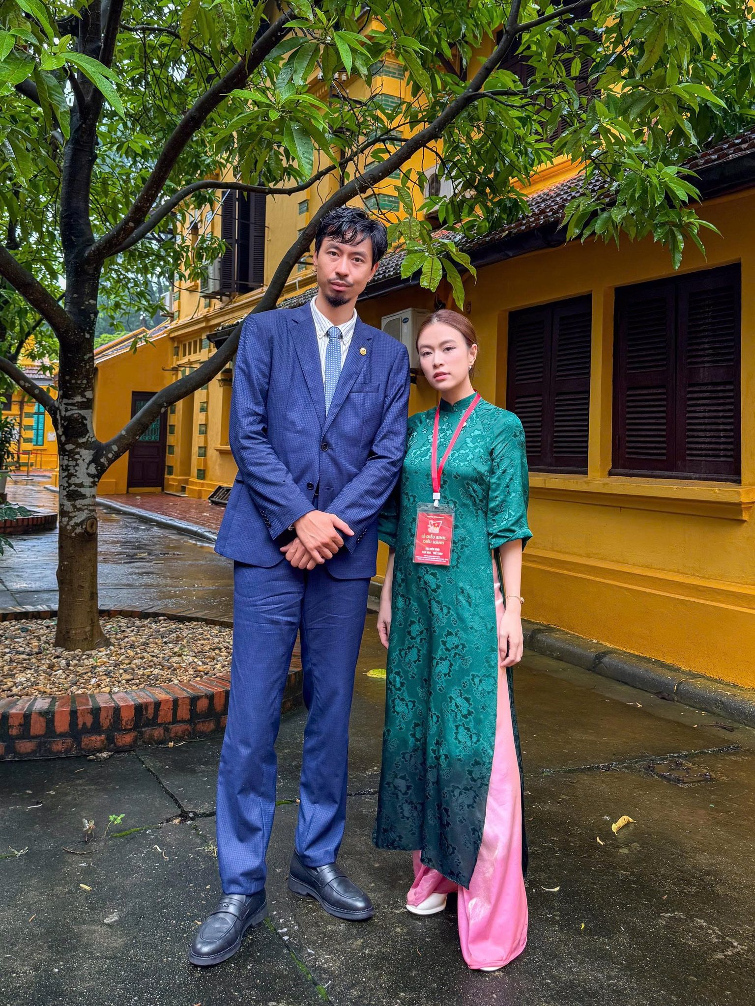 Hoàng Thuỳ Linh và Đen Vâu tại Lăng Bác