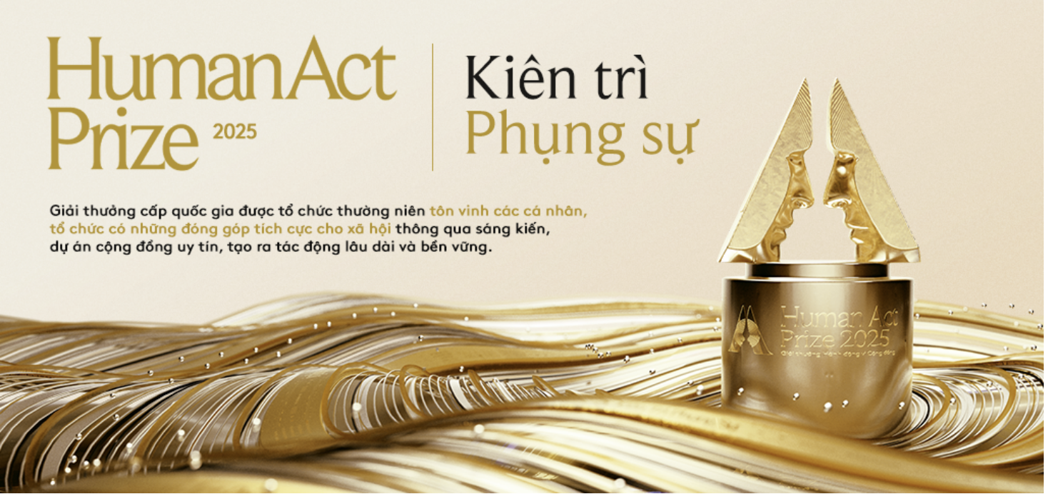 Hà Trrac Linh tươi tắn trong lễ trao giải