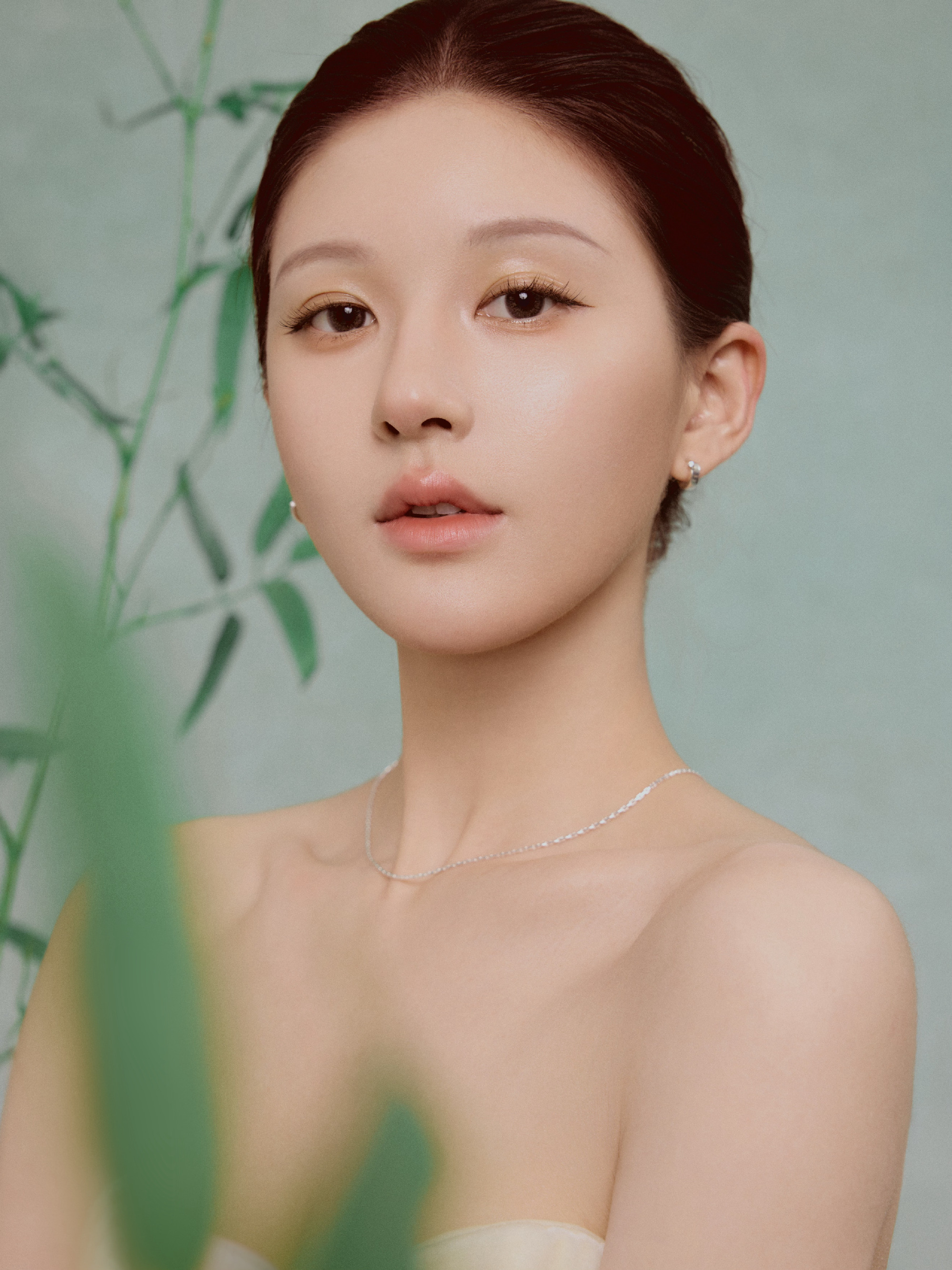 Triệu Lộ Tư gây sóng gió tại showbiz Trung Quốc
