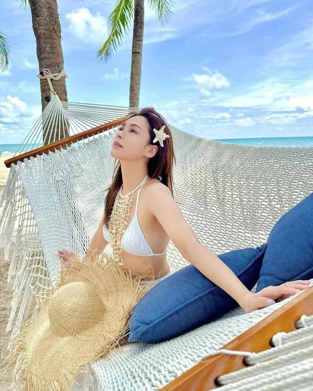 Nhan sắc hiện tại của nữ diễn viên được nhận xét là vẫn trẻ trung, quyến rũ.