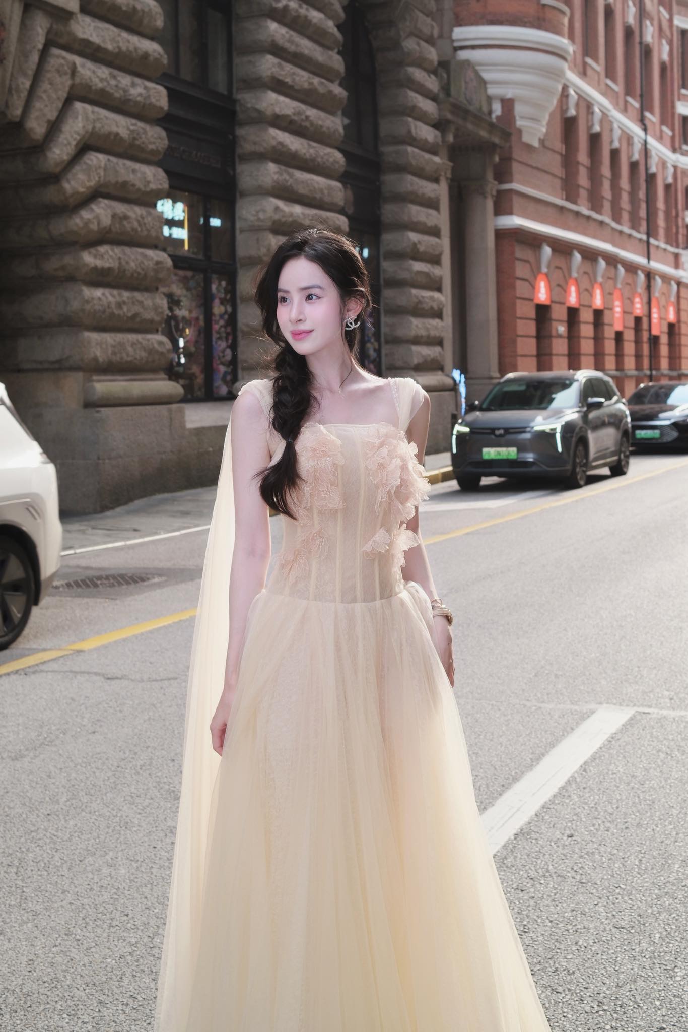 Hương Liên ít xuất hiện showbiz