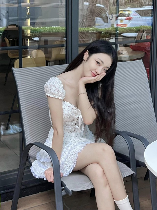 Hoàng Duyên trấn an mọi người sau đoạn clip té cầu thang