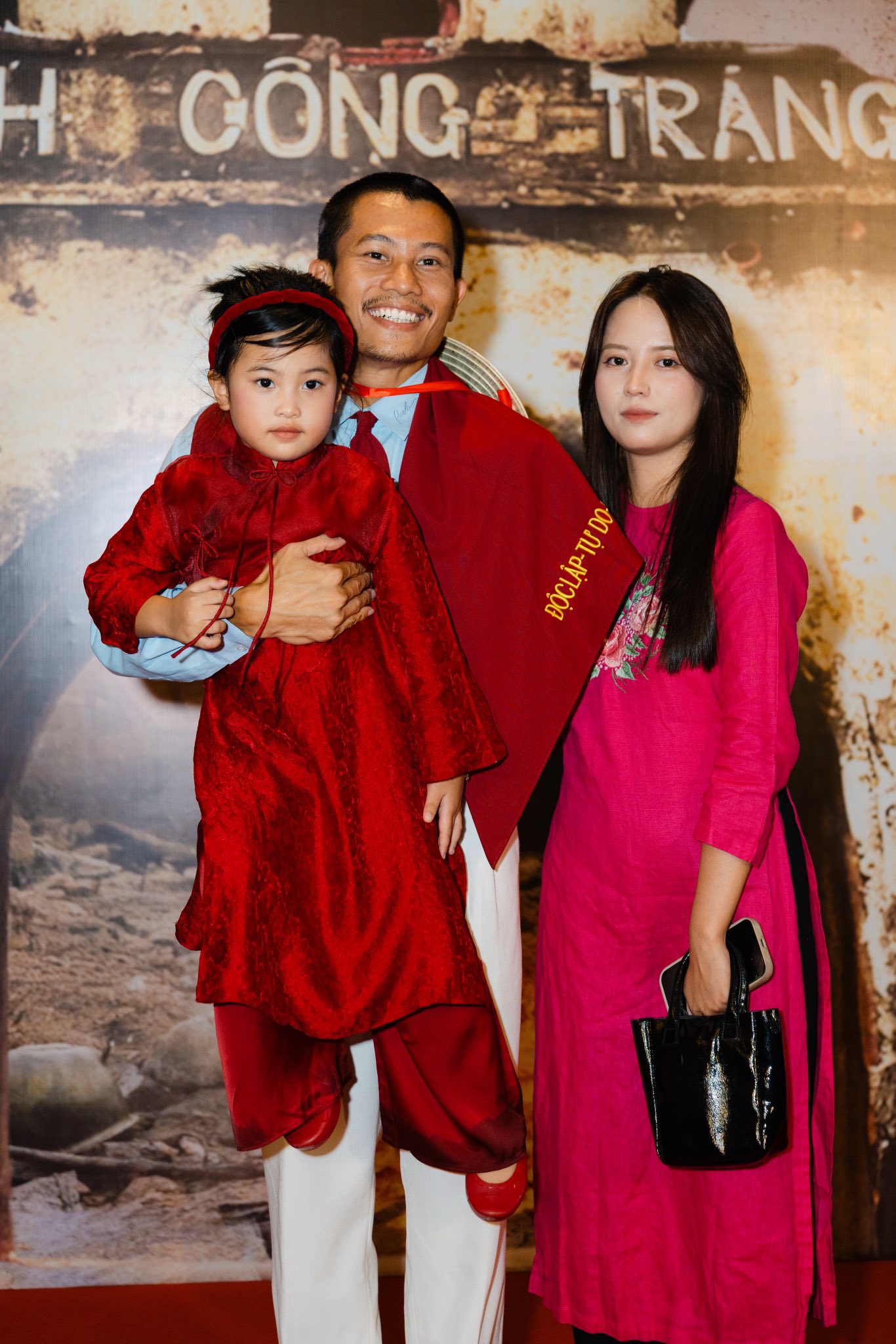 Phương Nam cùng vợ và con gái