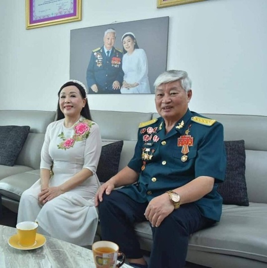 Ảnh NSND Thu Hiền cùng chồng là anh hùng phi công Vũ Ngọc Đỉnh