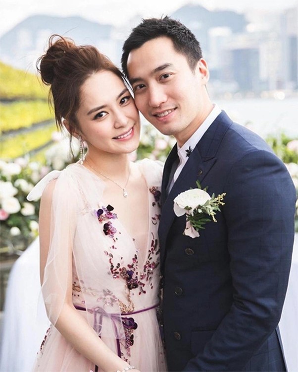Chung Hân Đồng sau đó có cuộc hôn nhân ngắn ngủi với Michael Lai.