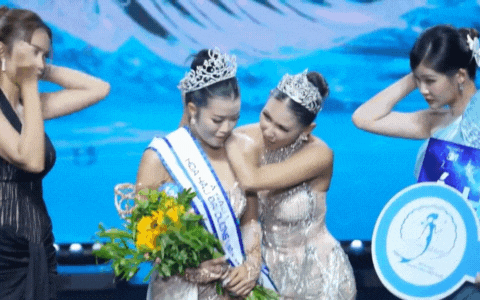 Hoa hậu Ngọc Châu và Ngân Anh hỗ trợ Á hậu 1