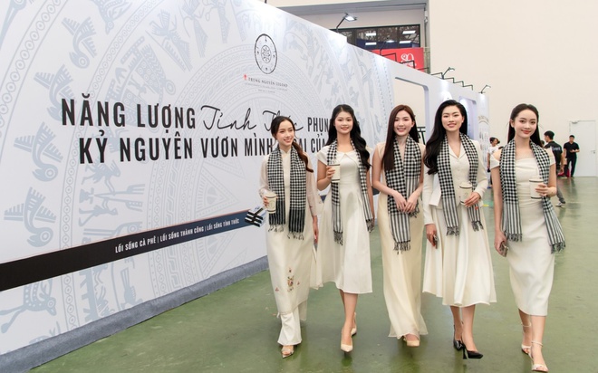Không gian triển lãm với nhiều nhan sắc nổi tiếng