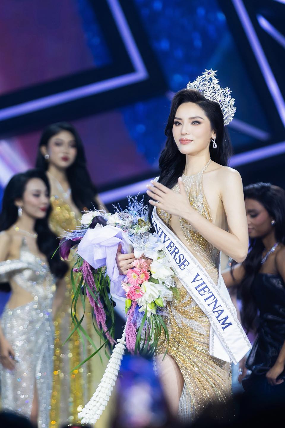 Hoa hậu Kỳ Duyên từng hứa hẹn xây dựng 10 trường học cho trẻ em vùng cao, nơi khó khăn