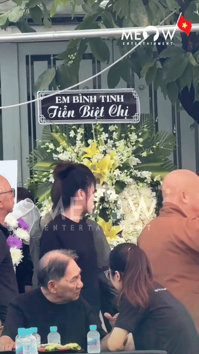 Lẵng hoa chia buồn tại tang lễ Ngọc Trinh