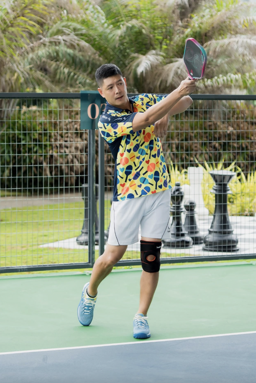 Sau khi rời showbiz, Bình Minh chăm chỉ luyện tập các bộ môn thể thao như golf, pickleball