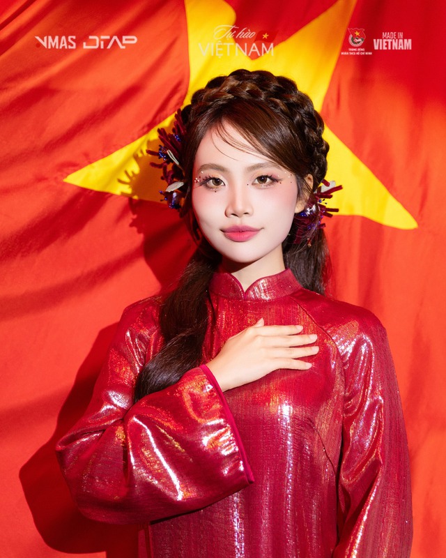 Phương Mỹ Chi biến hóa phong cách trẻ trung chuyên nghiệp