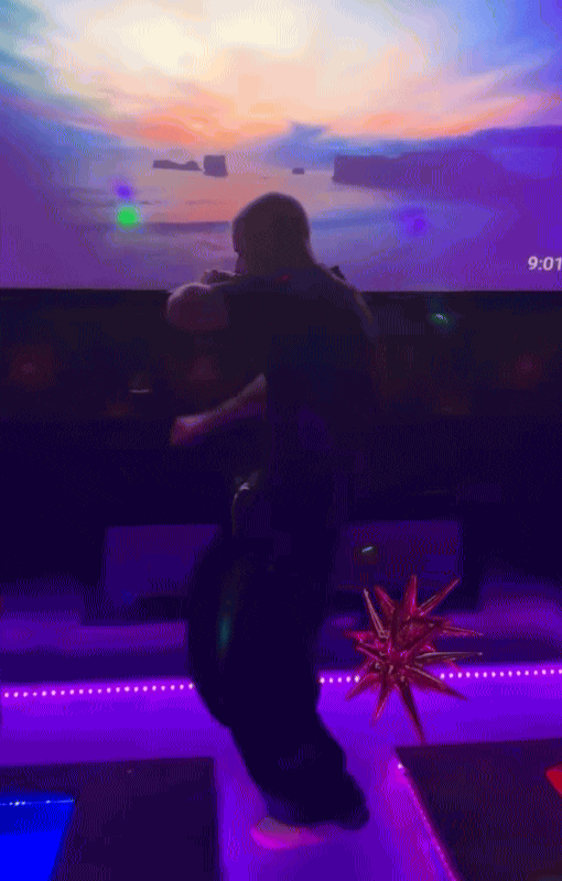 Bối cảnh phòng karaoke của Justin Bieber như quán karaoke ở Việt Nam