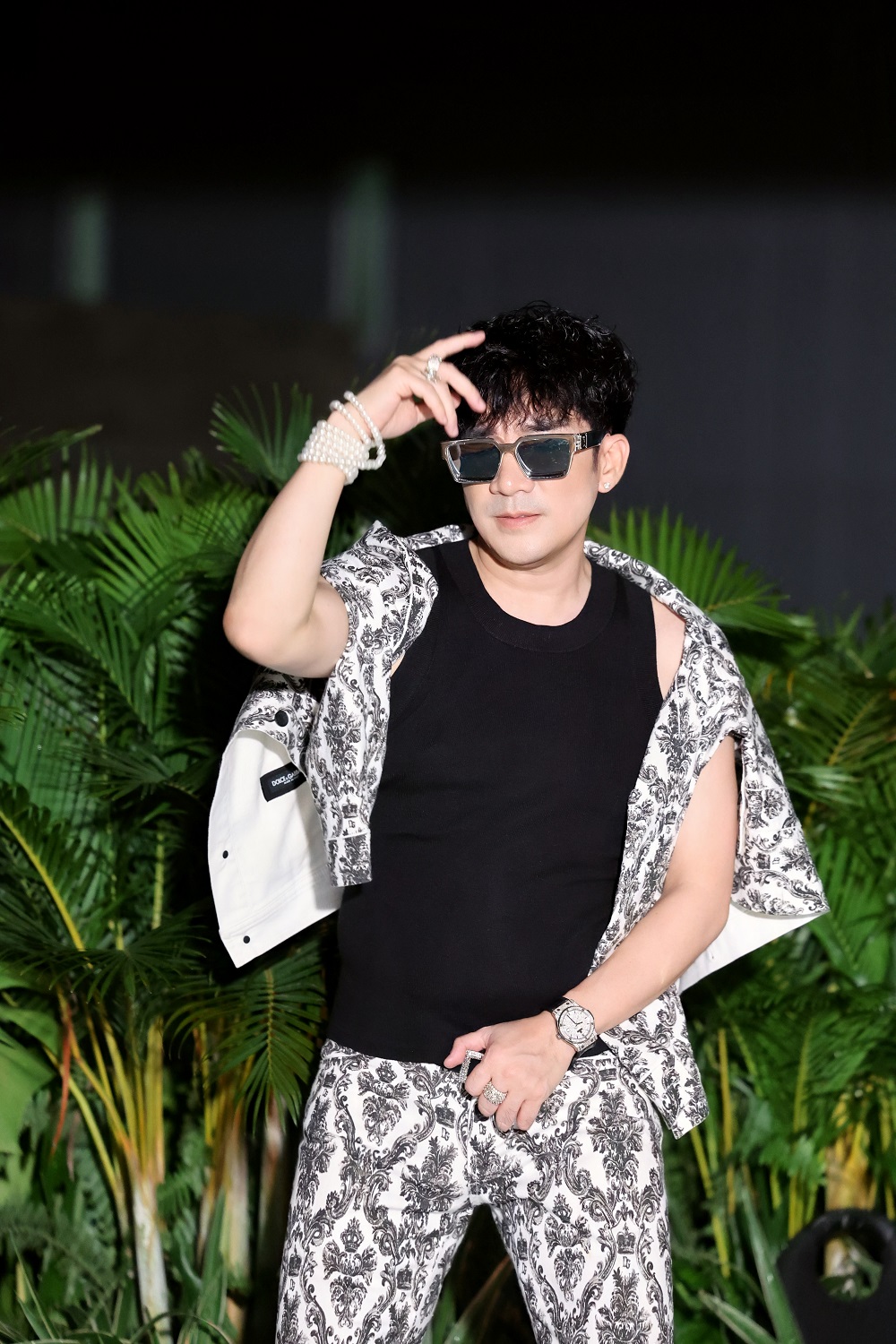 Khu vực hồ bơi trong biệt thự 8 tầng