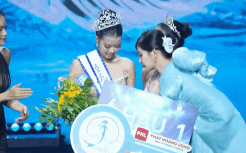 Hoa hậu Ngân Anh chỉnh sửa để lên hình đẹp