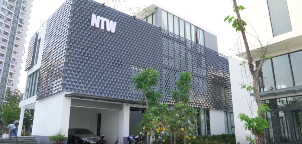 Biệt thự trị giá 50 tỷ của Ngọc Trinh tại quận 9 Biệt thự sang trọng, rộng lớn