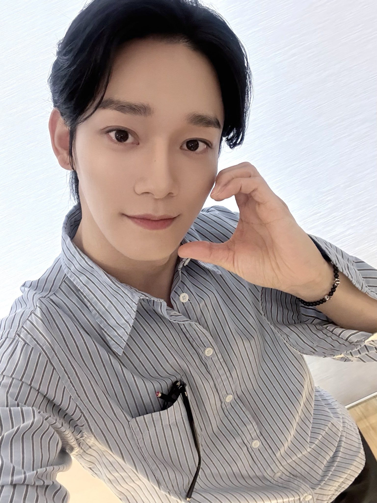 Ca sĩ 9X hết thời tổ chức sự kiện chỉ có 20 fan tham dự- Ảnh 2. Chen bày tỏ niềm hạnh phúc khi gặp gỡ fan