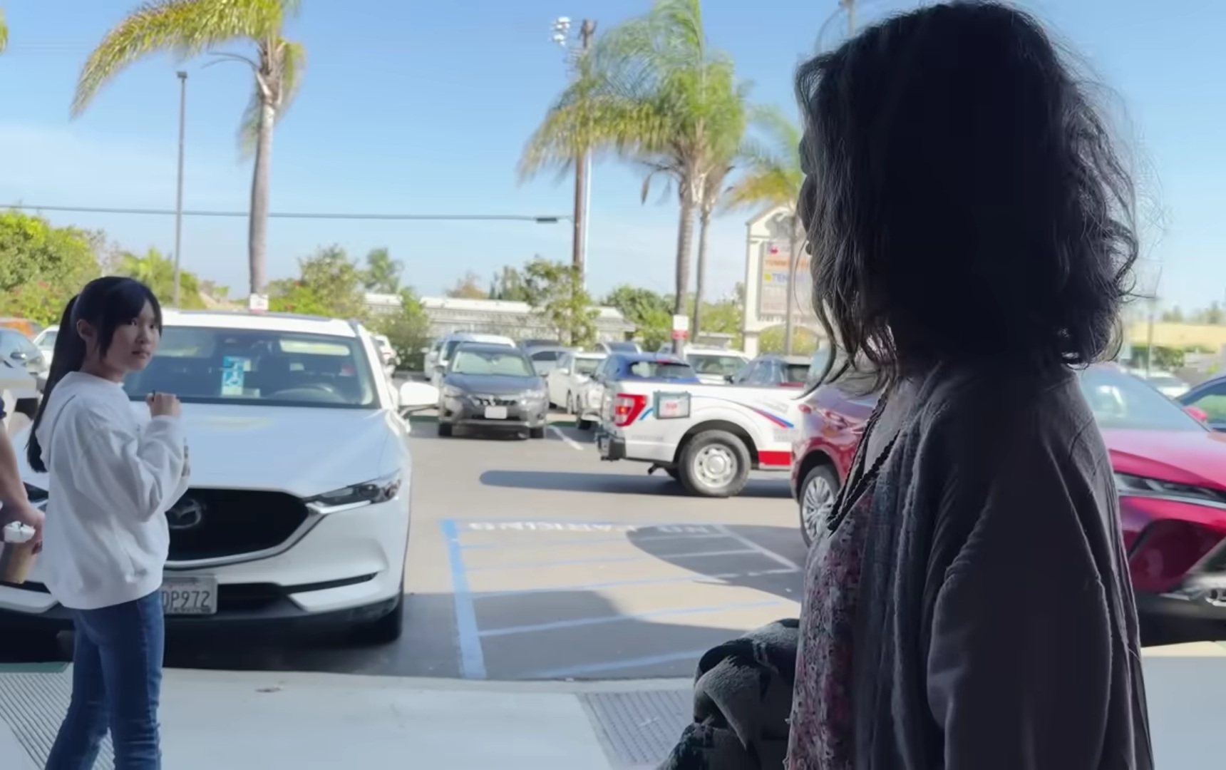 Kim Ngân la hét Kim Ngân la hét trên đường phố