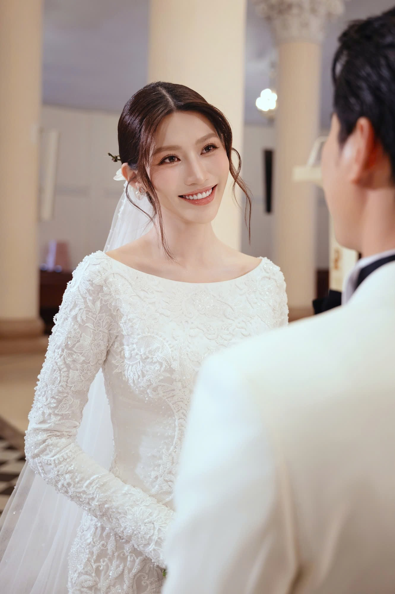 Cận nhan sắc Á hậu Quỳnh Châu ngày cưới Cận nhan sắc Á hậu Quỳnh Châu ngày cưới