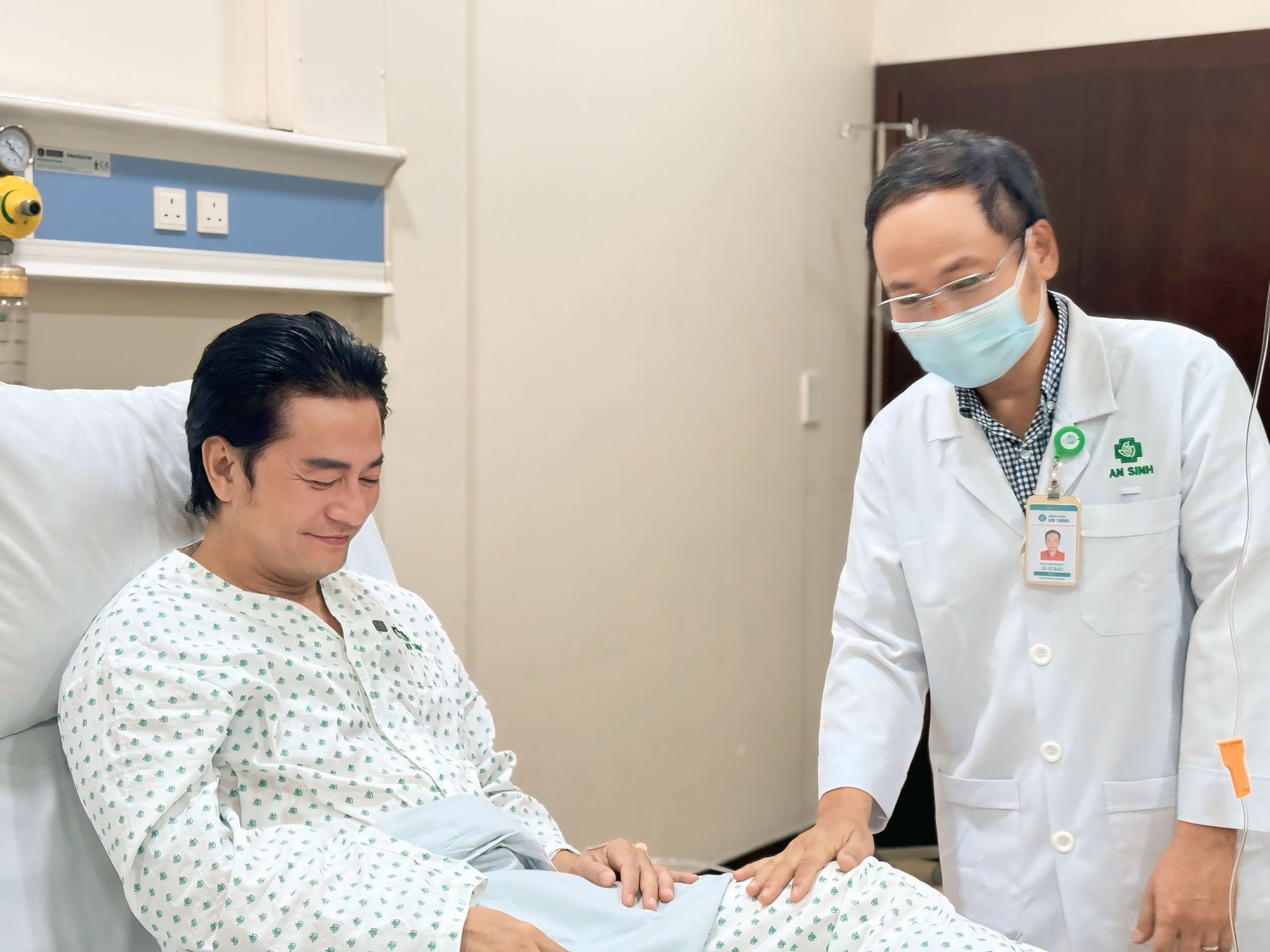 Tình hình hiện tại của diễn viên Trương Minh Cường sau tai nạn đứt hoàn toàn gân gót chân- Ảnh 3. Trương Minh Cường chính thức xuất viện về nhà