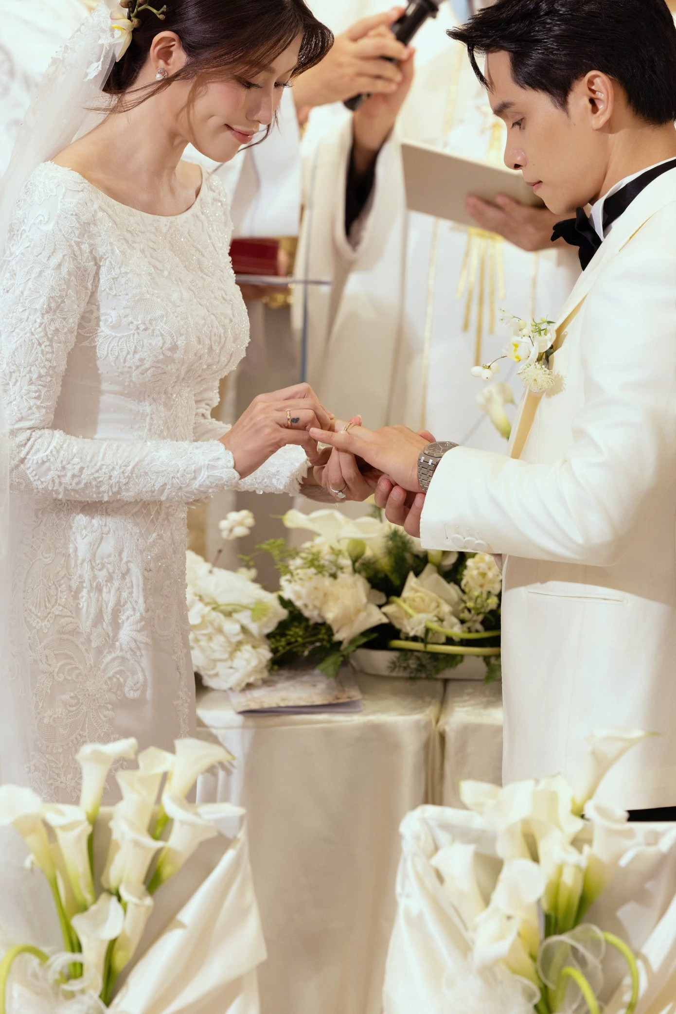 Quỳnh Châu xúc động trong nghi thức thề nguyện Quỳnh Châu xúc động trong nghi thức thề nguyện