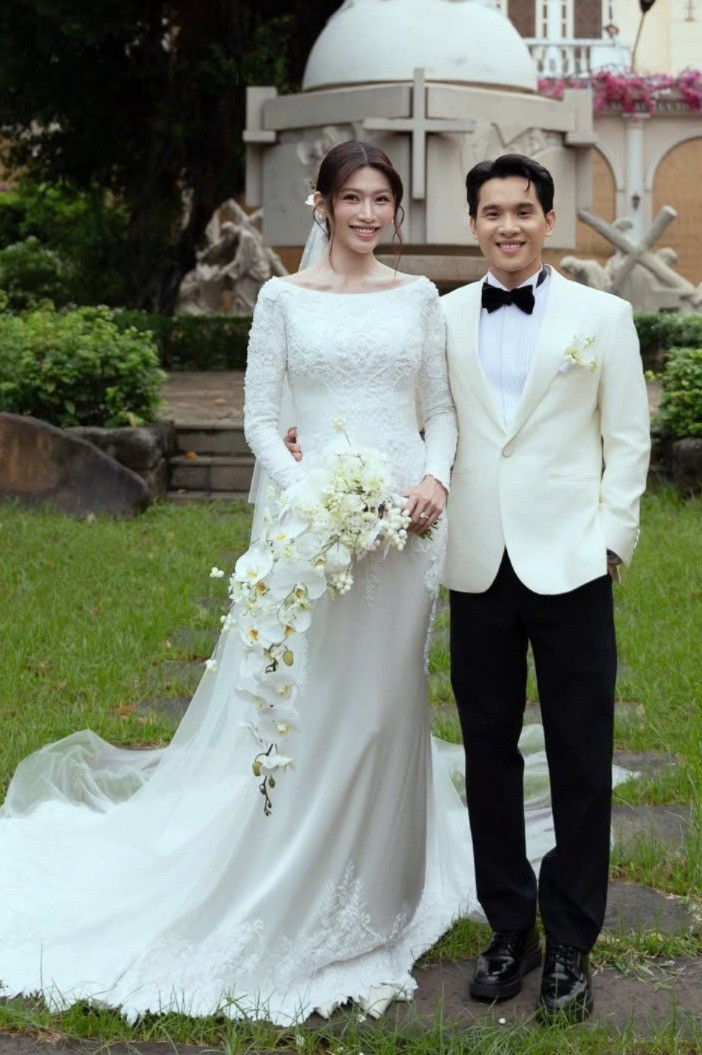 Á hậu Quỳnh Châu và doanh nhân Phát Nguyễn công khai tình cảm Á hậu Quỳnh Châu và doanh nhân Phát Nguyễn công khai tình cảm