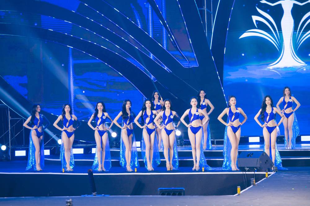 Hoàng Ngọc Như đăng quang Hoa hậu Sinh viên Việt Nam 2025- Ảnh 3. Các thí sinh nóng bỏng với bikini.