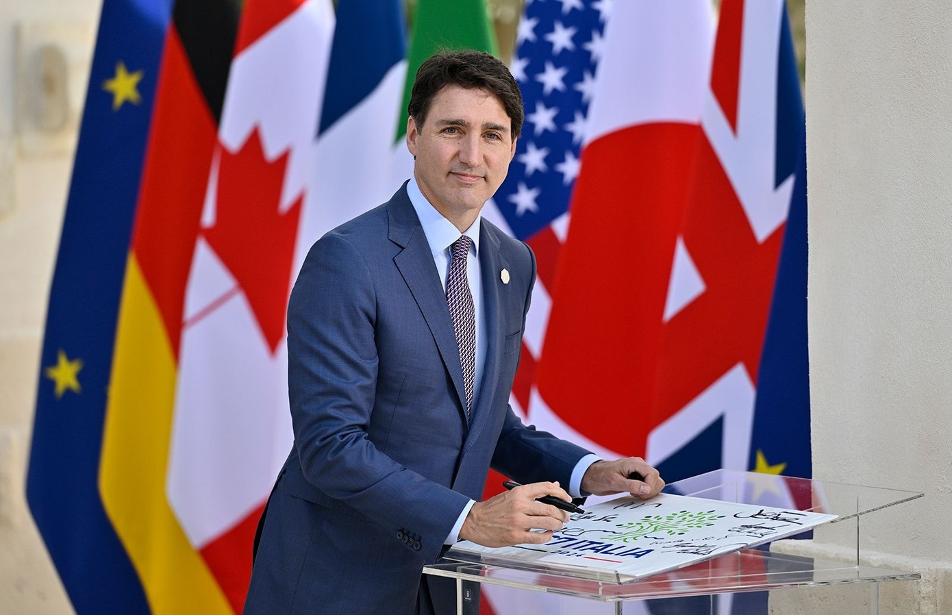 Ông Justin được cư dân mạng quốc tế gọi với biệt danh 'thủ tướng quyến rũ'.