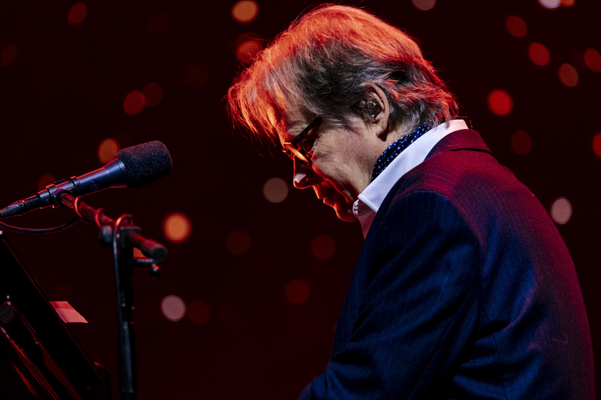 Rolf Løvland thăng hoa cùng piano