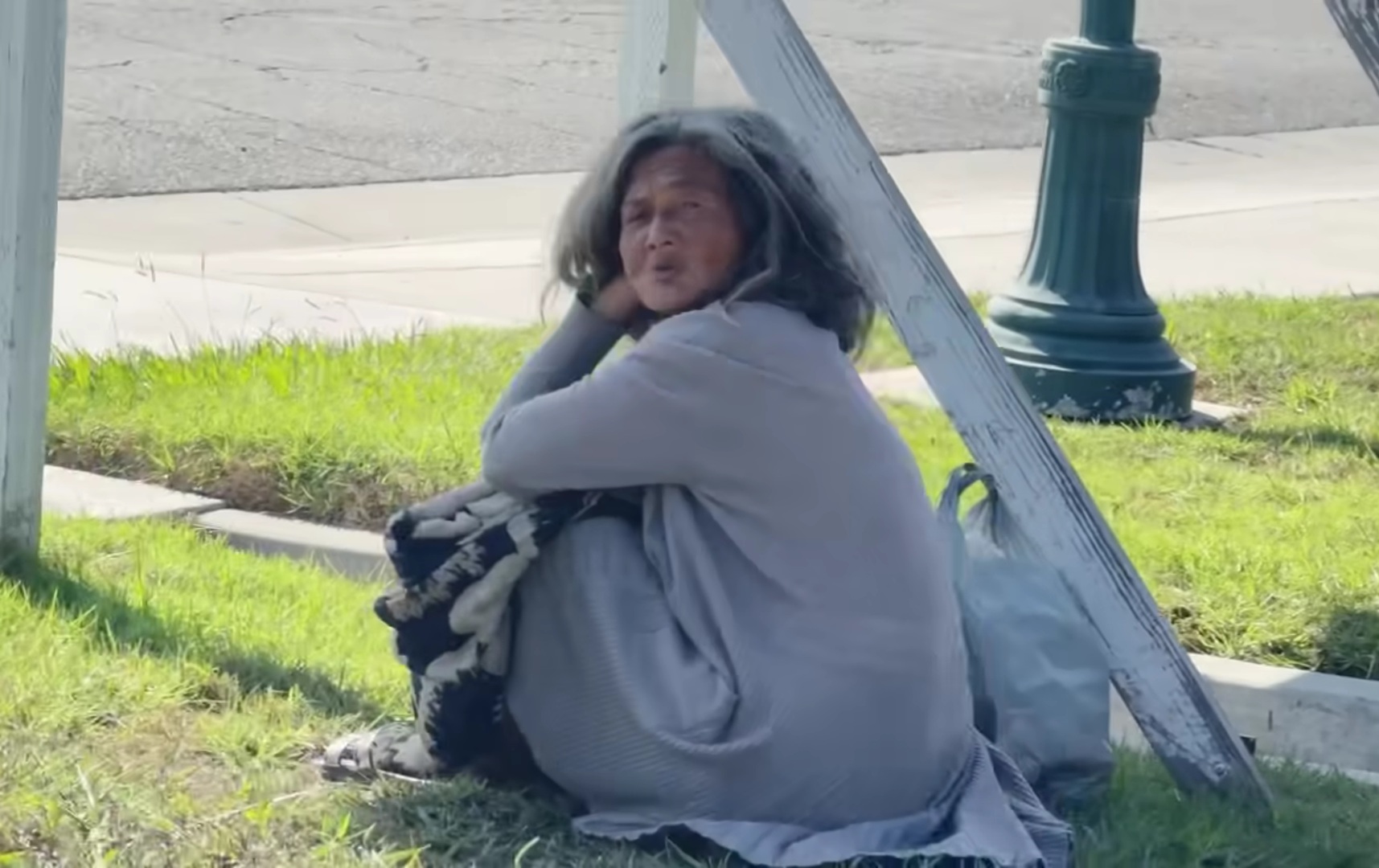 Kim Ngân hiện tại Kim Ngân trong tình trạng tiều tụy ngoài đường