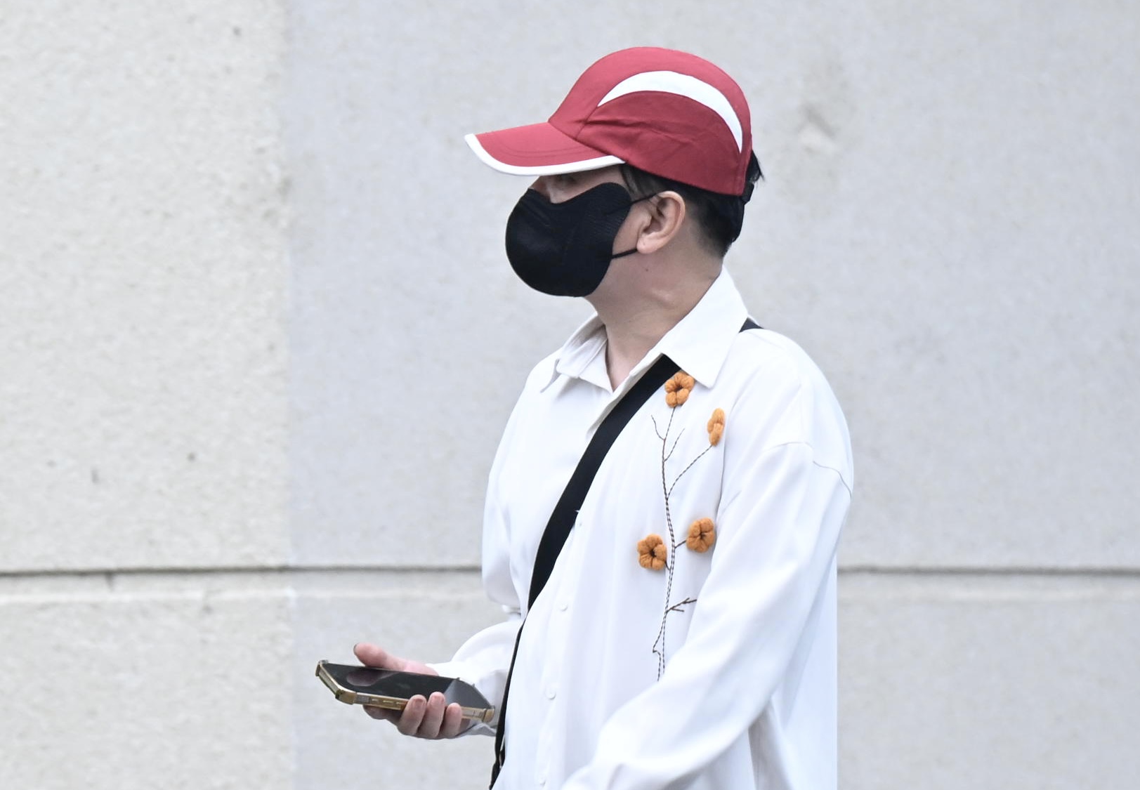 Vẻ căng thẳng của ca sĩ Vũ Hà tại phiên toà Ca sĩ Vũ Hà lộ vẻ căng thẳng khi xét xử