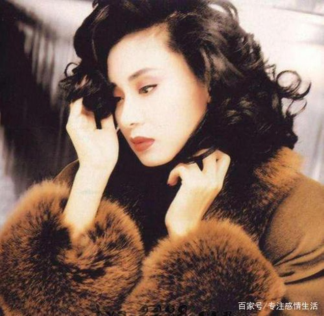 Cái kết ngỡ ngàng của “bom sex” dám “mạo phạm” với tỷ phú 70 tuổi - Ảnh 3. Hình ảnh gợi cảm của Quảng Mỹ Vân