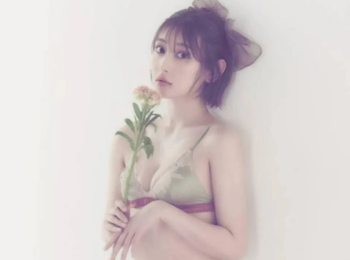 Manaka Shida làm hostess