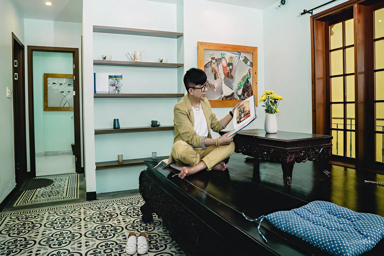 Biệt thự của ca sĩ Long Nhật ở Huế ngập gần hết cổng- Ảnh 4. Biệt thự được xây theo kiến trúc truyền thống