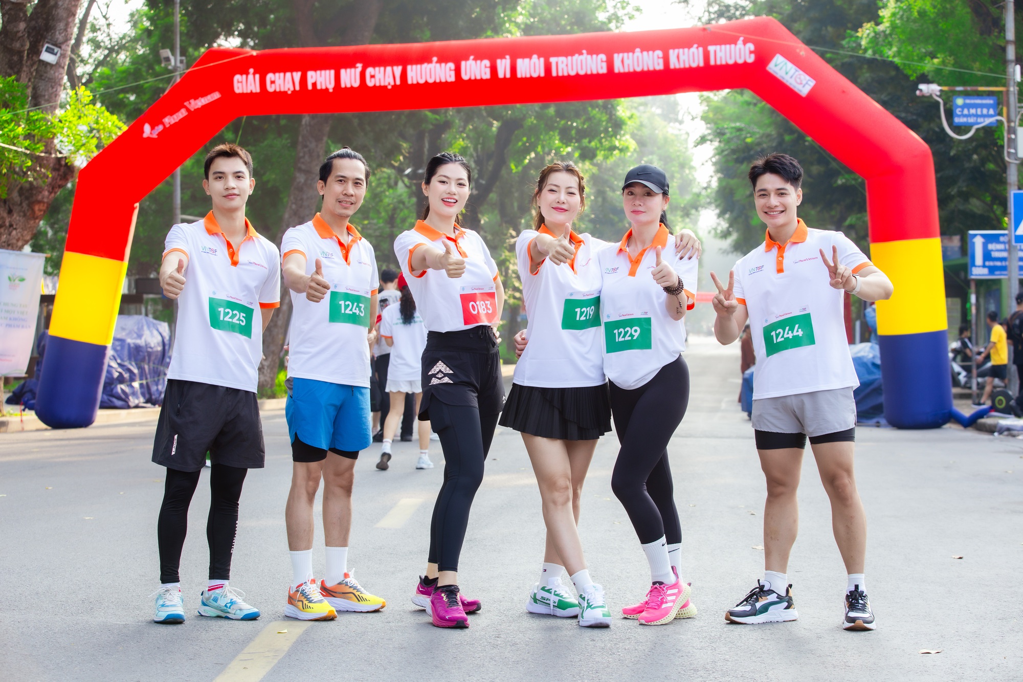 Nghệ sĩ Thanh Hương, Việt Hoàng, Sỹ Hưng, Minh Cúc, Yến My, Thu Hiền tham gia chạy bộ
