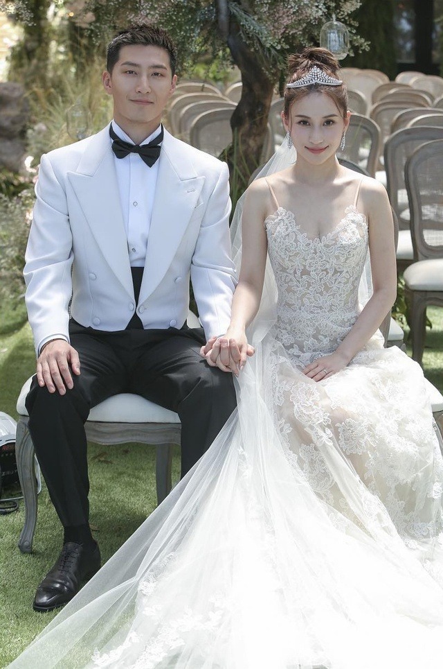 Báo Trung: Ái nữ trùm sòng bạc Macau “hút máu” chồng nghèo Đậu Kiều đến cùng quẫn!- Ảnh 6. Hà Siêu Liên nghe lời mẹ kiểm soát cấm Đậu Kiều can dự vào chuyện kinh doanh của gia tộc và tài sản của cô Tiểu thư tài phiệt còn lợi dụng luôn cuộc hôn nhân để vào showbiz