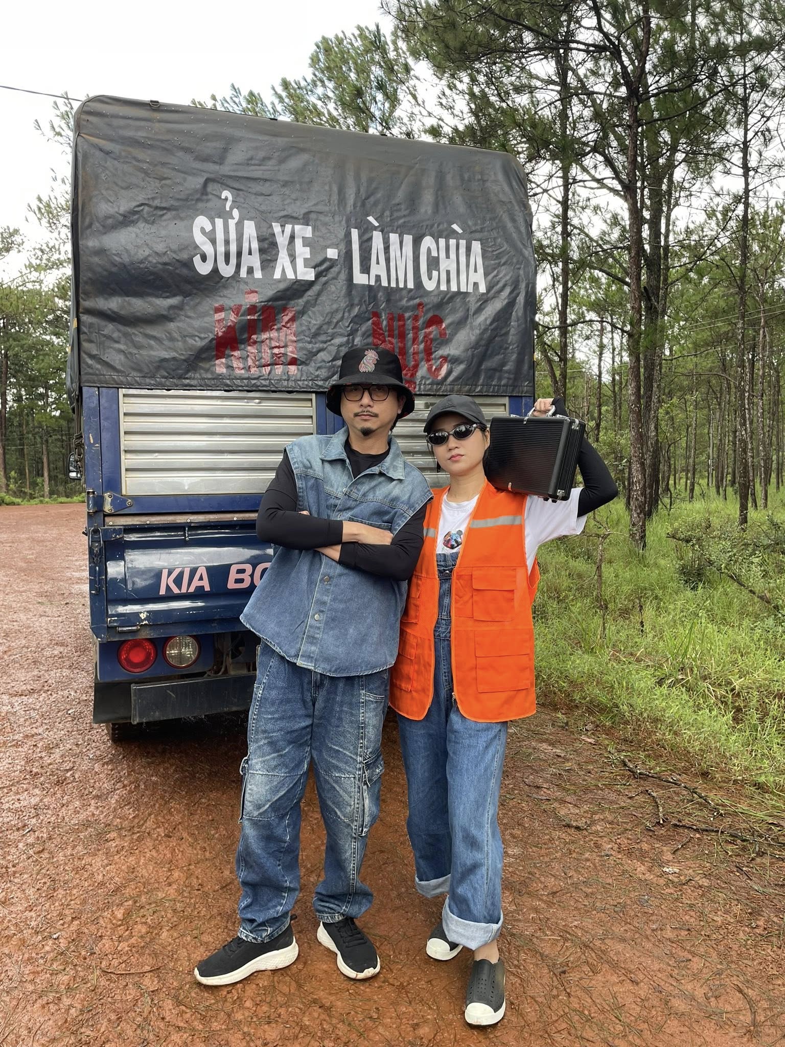 Vợ chồng Lâm Vỹ Dạ, Hứa Minh Đạt trên phim trường Trăng Điên Cặp vợ chồng diễn viên trên phim trường