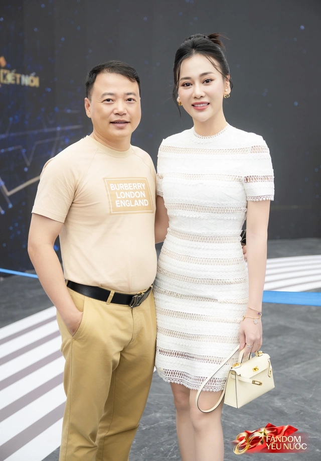 Phương Oanh và doanh nhân Nguyễn Hòa Bình